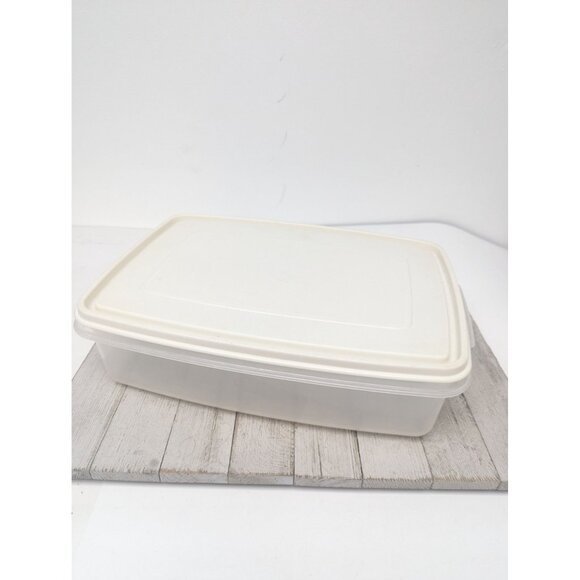Vintage Rubbermaid Large 17 Cup #7 Rectangle Container Almond Lid A - Picture 1 of 9